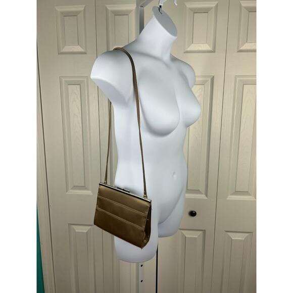 Y2K Nine West Beige Metallic Shoulder Bag Purse, Twist closure bottom spotting - Picture 10 of 10
